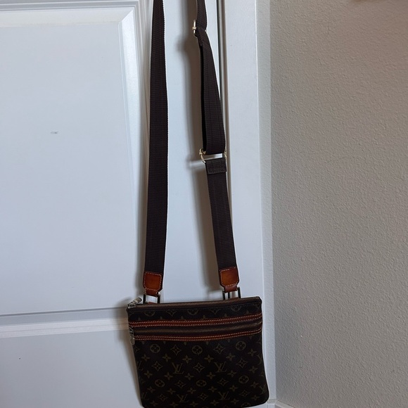 Re-vamped brown crossbody - Picture 3 of 5